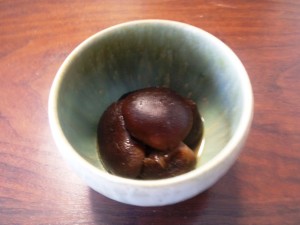 椎茸の含め煮を盛って