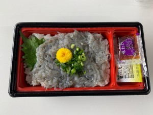 生しらす丼