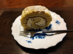 栗のロールケーキ